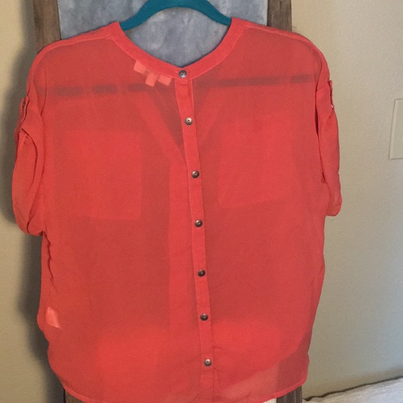 Causal fashion top. - Picture 2 of 4